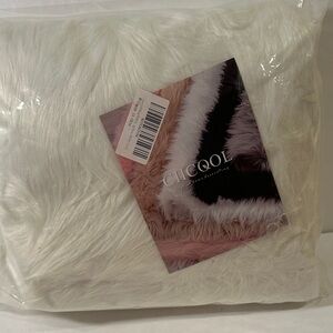 White puffy rug-2’ x 4’.  New in bag.